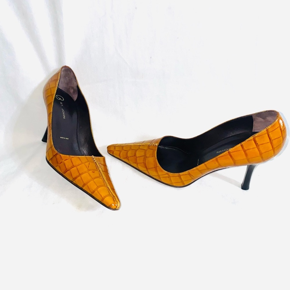 St. John Embossed Croc Pumps - Picture 4 of 7
